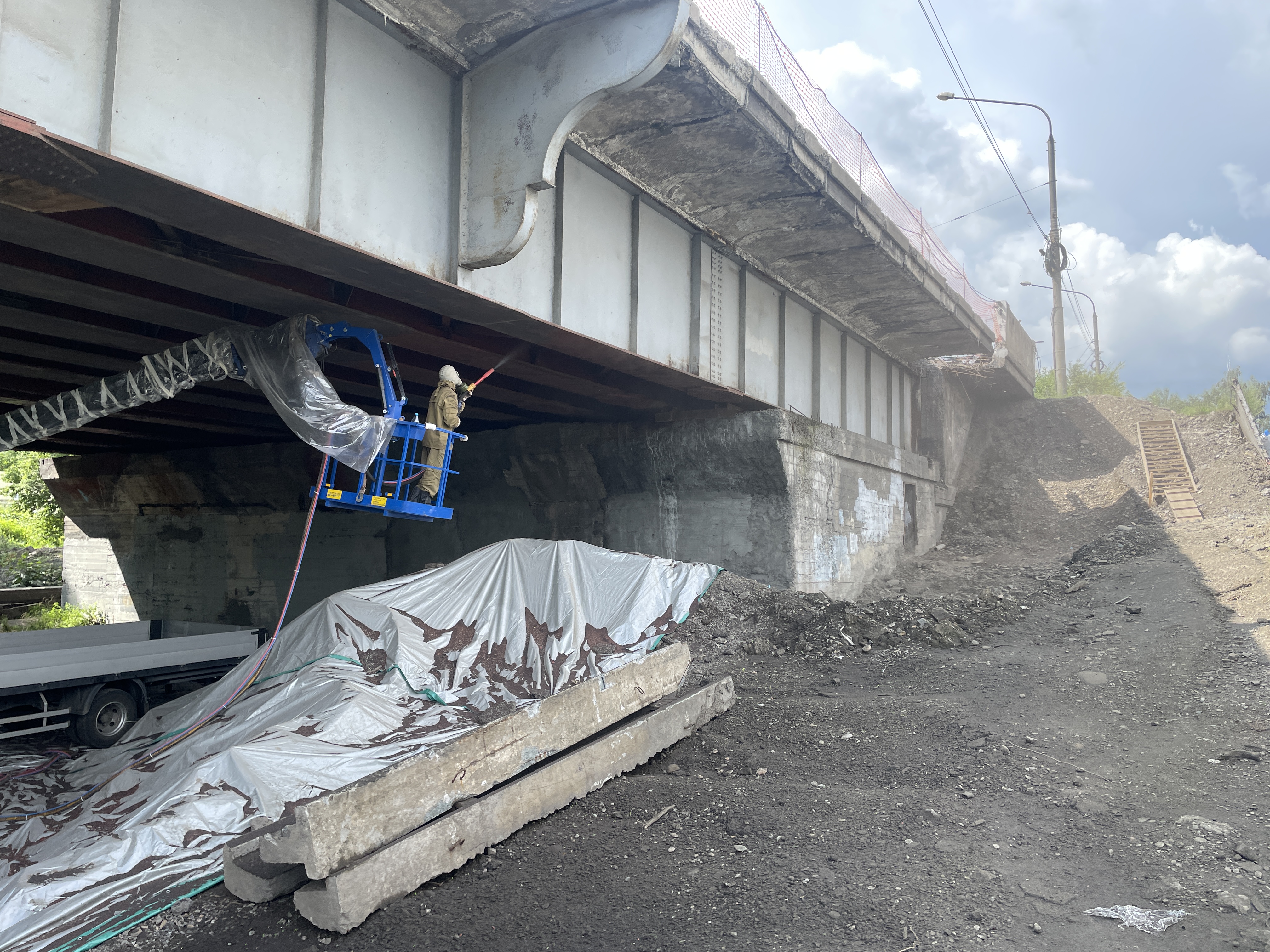 Ремонт моста через реку Томь в городе Новокузнецк