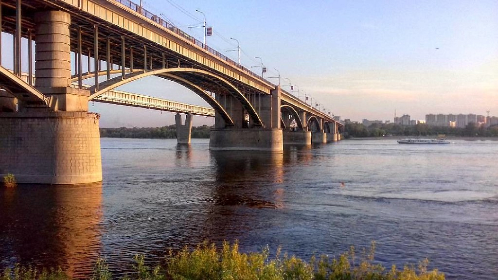 Ремонт опор Октябрьского моста в городе Новосибирск